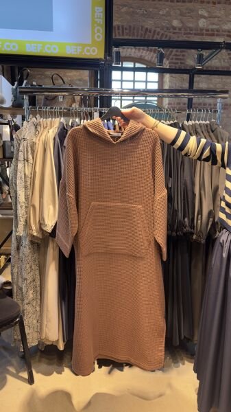 GİYİLEBİLİR TARÇIN UZUN WAFFLE KUMAŞ BORNOZ