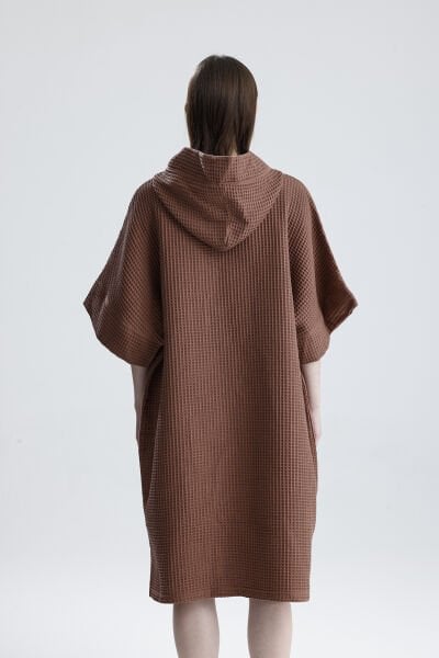 GİYİLEBİLİR TARÇIN KISA WAFFLE KUMAŞ BORNOZ