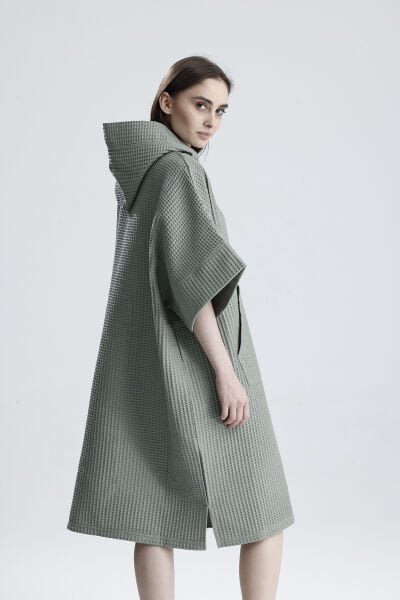 GİYİLEBİLİR YEŞİL KISA WAFFLE KUMAŞ BORNOZ