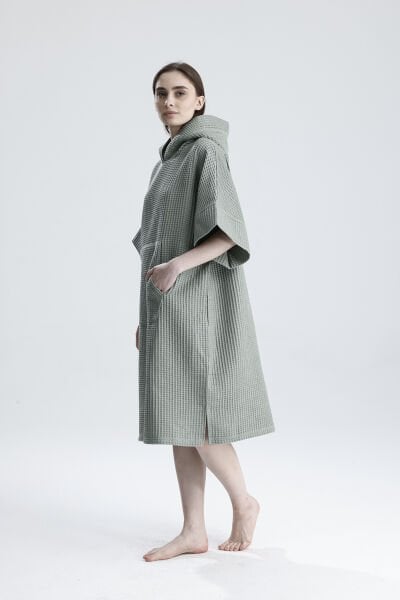 GİYİLEBİLİR YEŞİL KISA WAFFLE KUMAŞ BORNOZ