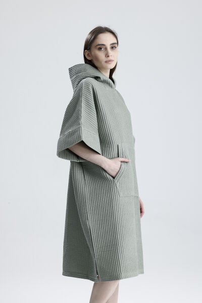 GİYİLEBİLİR YEŞİL KISA WAFFLE KUMAŞ BORNOZ