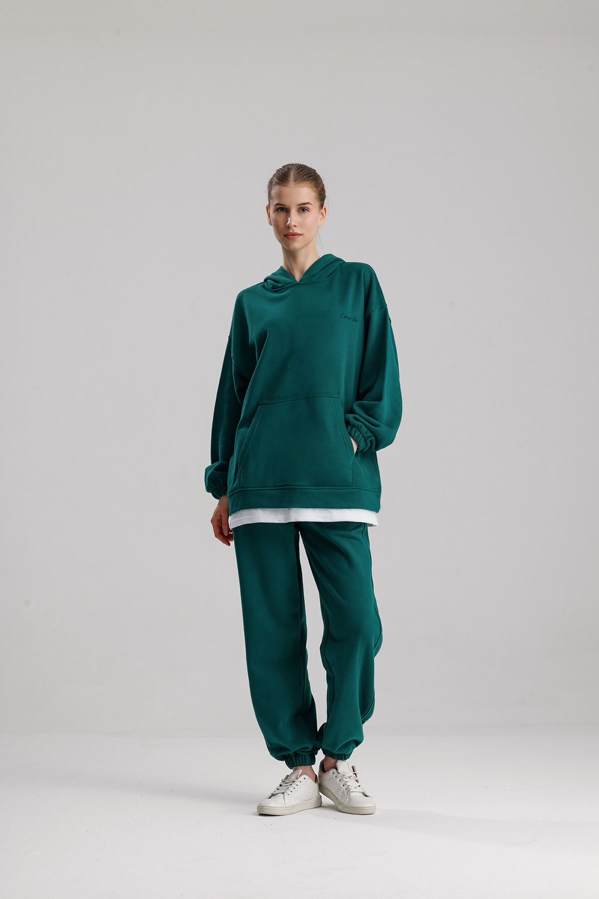 KAPÜŞONLU YEŞİL EŞOFMAN TAKIMI