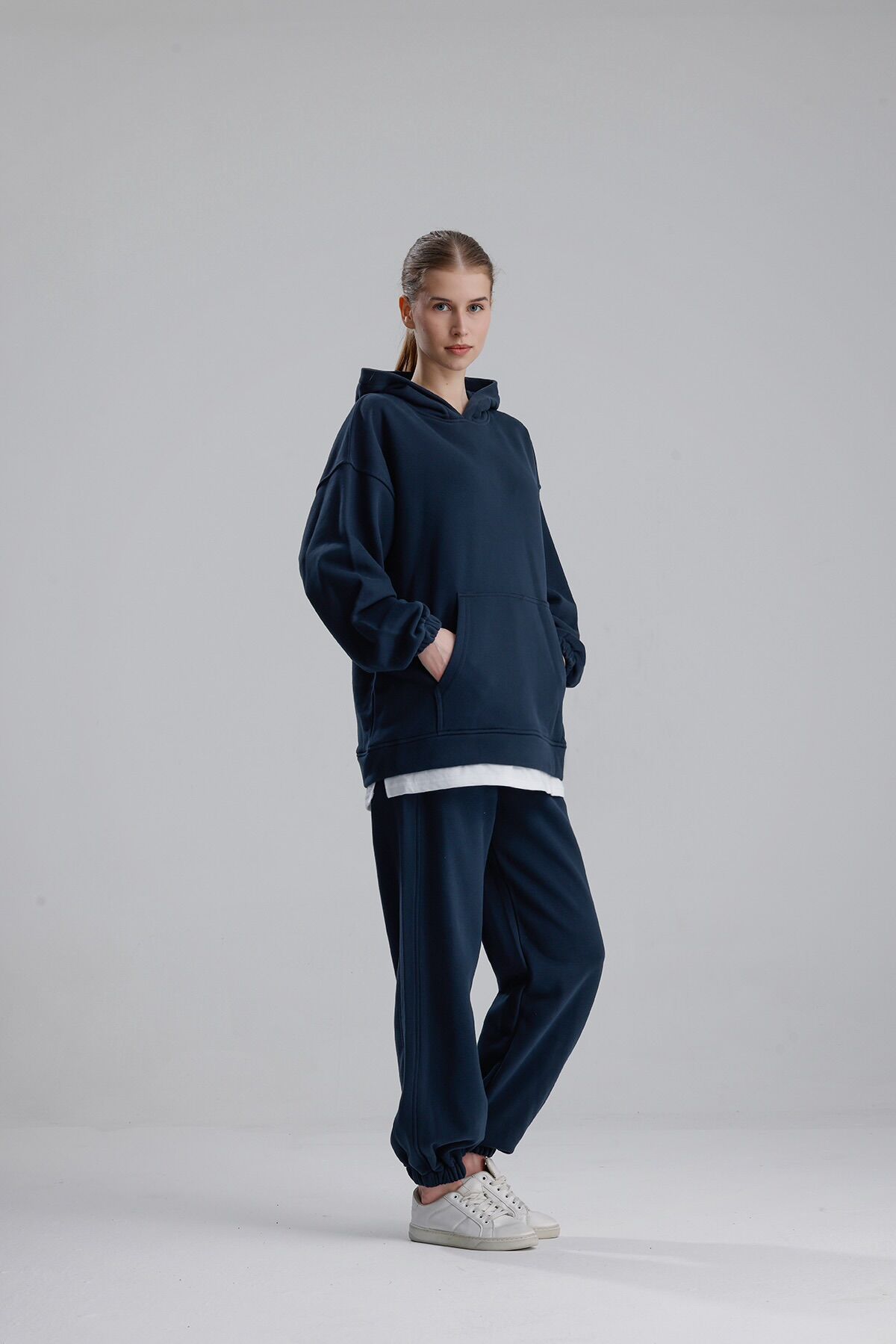 KAPÜŞONLU LACİVERT EŞOFMAN TAKIMI