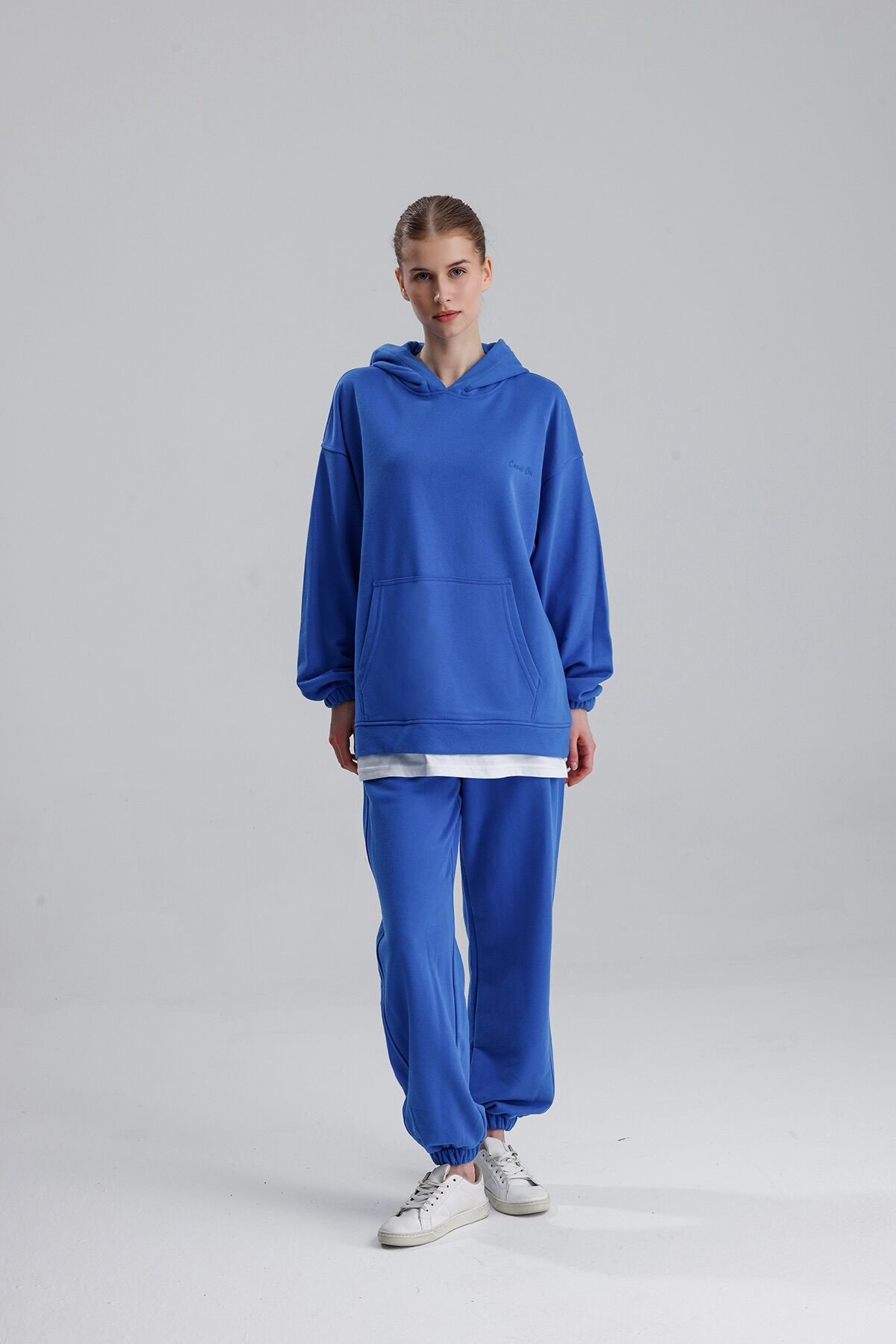KAPÜŞONLU MAVİ EŞOFMAN TAKIMI