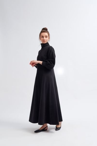 SİYAH BOĞAZLI ELBİSE