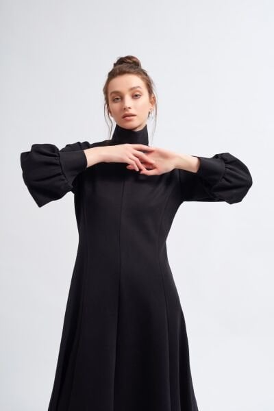 SİYAH BOĞAZLI ELBİSE